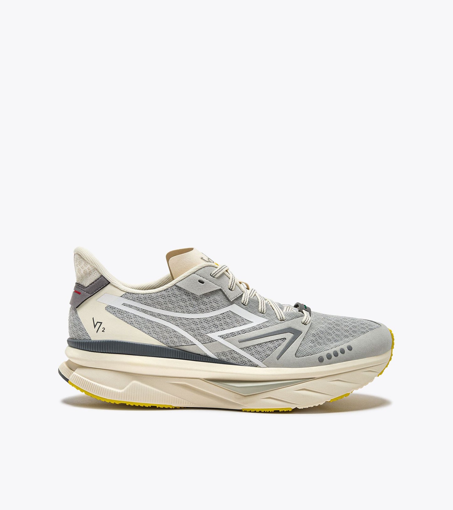 DIADORA ATOMO V7000-2
